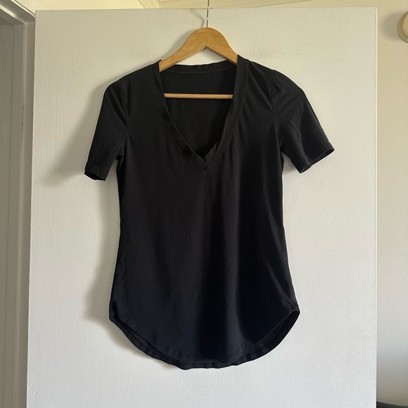Lululemon Athletica Black Little Bit of Love Pima Cotton Classic V-Neck Tee - Picture 2 of 5